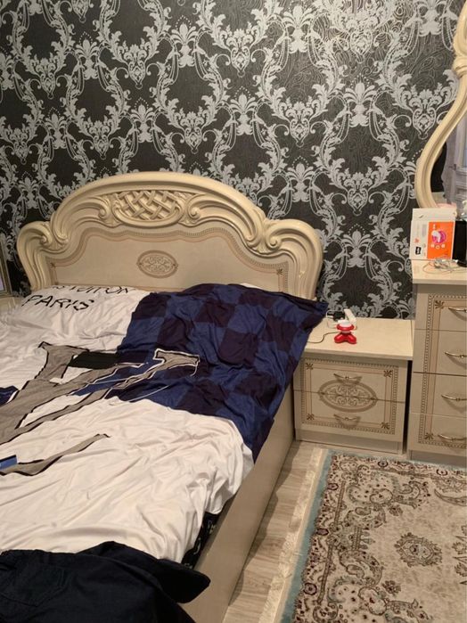 Продам спальный гарнитур Италия