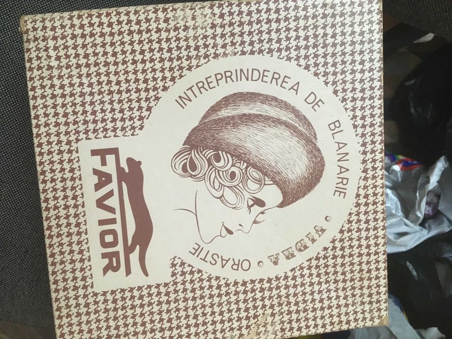 caciula de dama veche, de firma