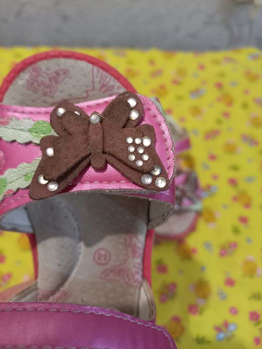 Продам детскую обувь