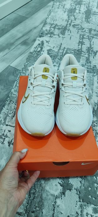 Nike Quest 6 crem 38, 5