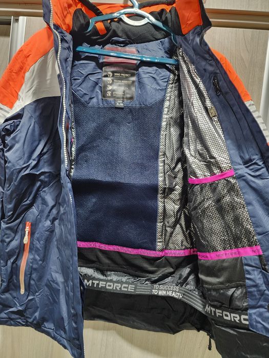 Продам куртки женскую и мужскую