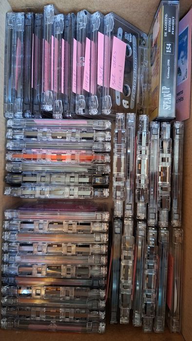 Casete și CD-uri audio cu muzică pop, rock, jazz, clasică