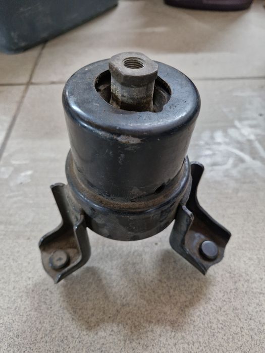 Подушка двс камри 50