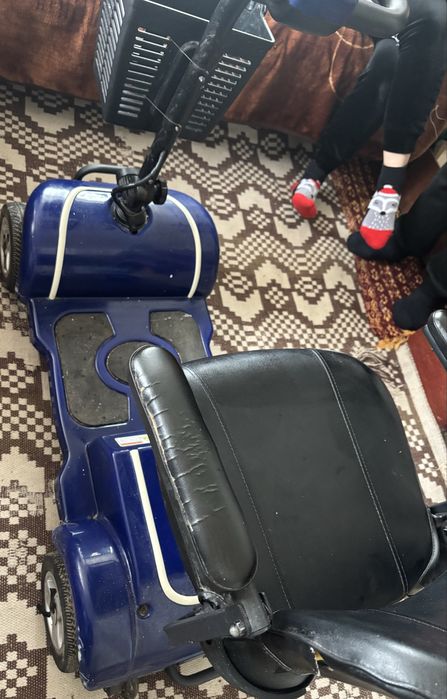 Scuter electric / cărucior electric pentru persoane cu handicap