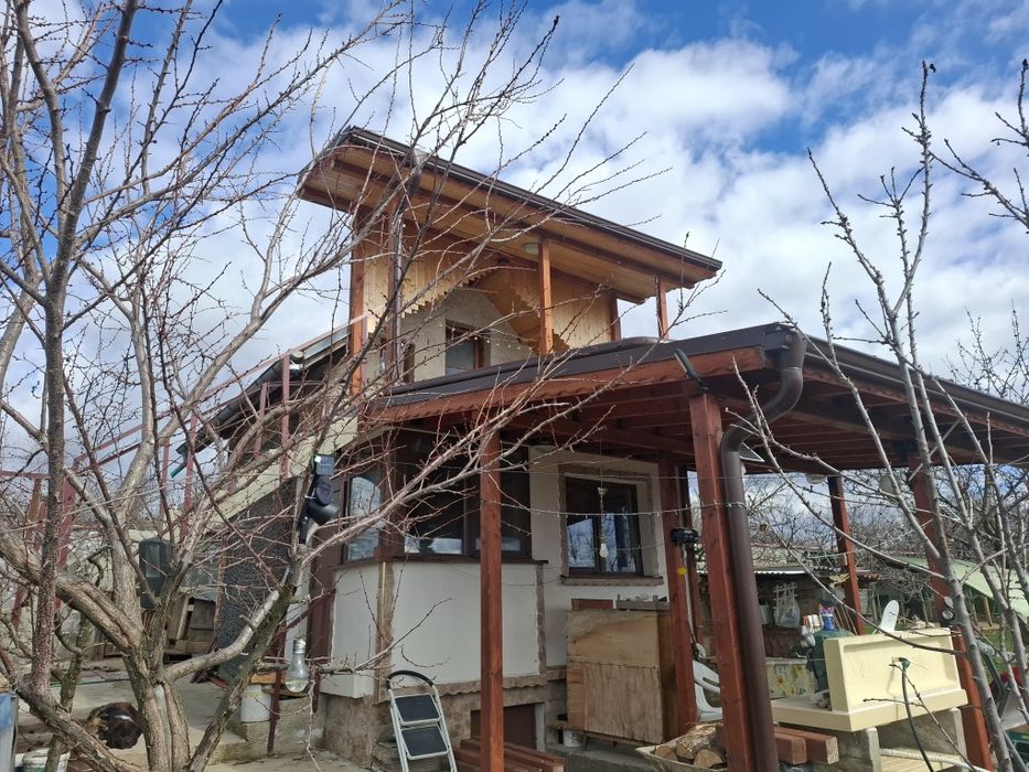 Вила в чертите на гр.Казанлък над бензиностанция лукойл