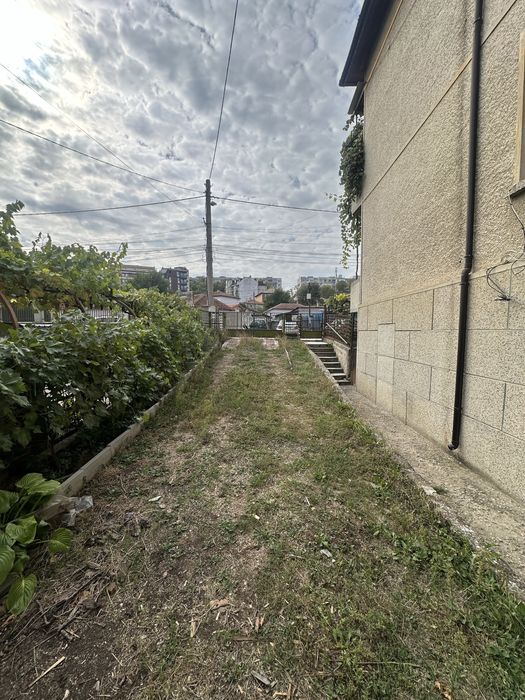 Самостоятелен етаж от двуетажна къща ,Център Добрич