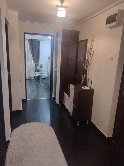 Închiriez apartament 3 camere decomandat