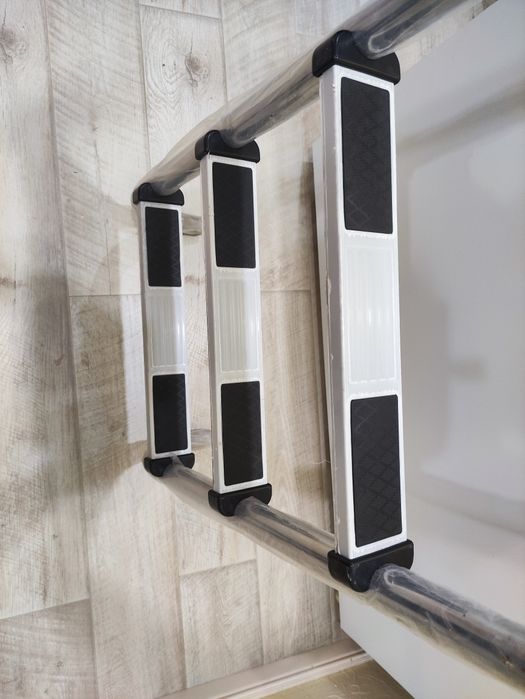 Лестница до бассейна