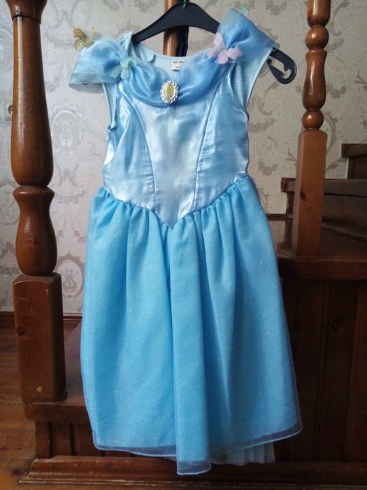 Продам отличные платья