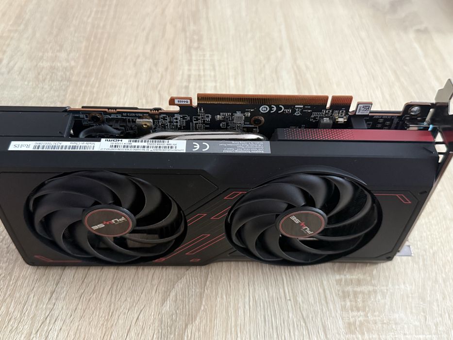 AMD 7600rx Radeon Saphire  Pulse 8gb vram GDDR6 128bit