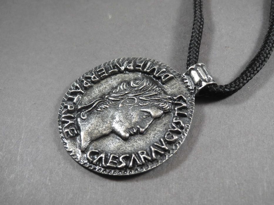 Август Древноримски Император Медальон Уникален Авторски