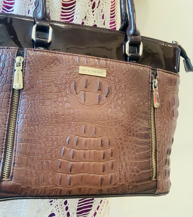 Вместительная сумка цвета горького шоколада