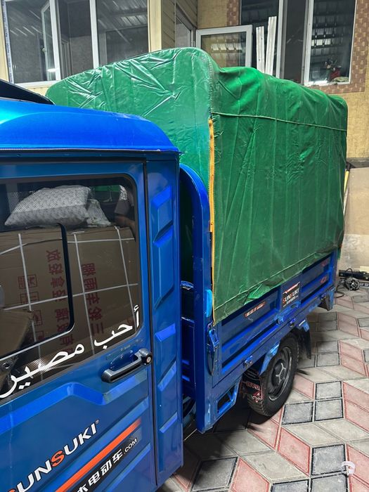 Тент для грузавой мотоцикла.
