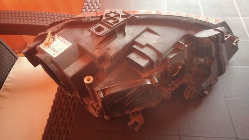 Far Audi A4 B9 bixenon-geam spart