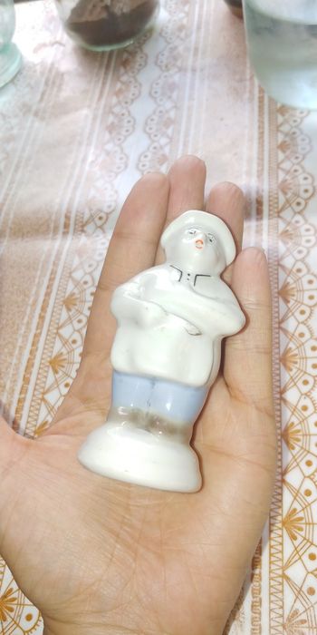Фарфоровая статуэтка