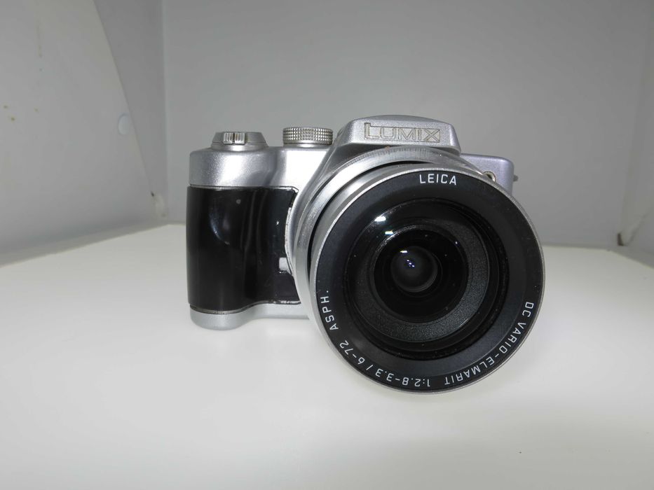 Panasonic Lumix DMC-FZ5 компактен фотоапарат с Leica ретро камера