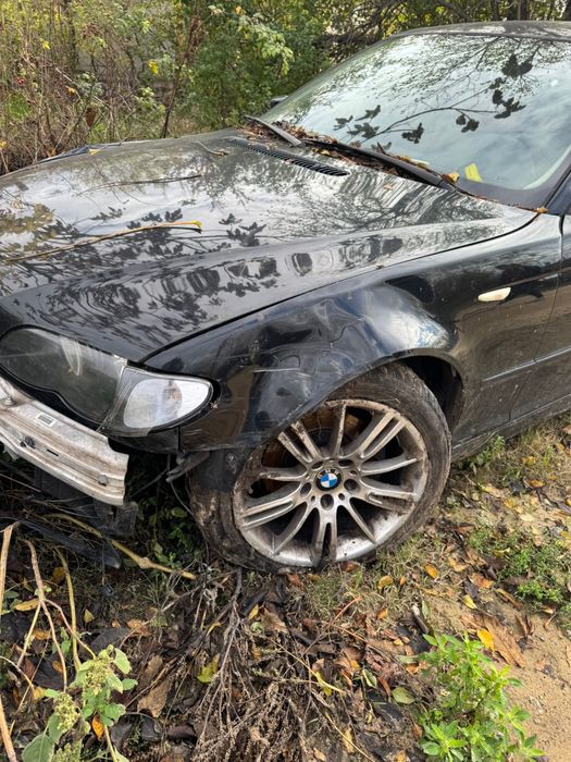 BMW,a avut un mic accident,vand pe piese sau întreagă ,masina porneste