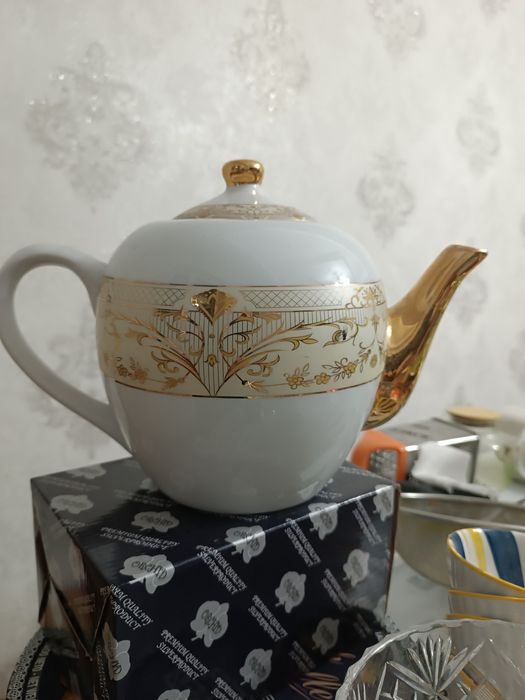 Чайник фарфоровый