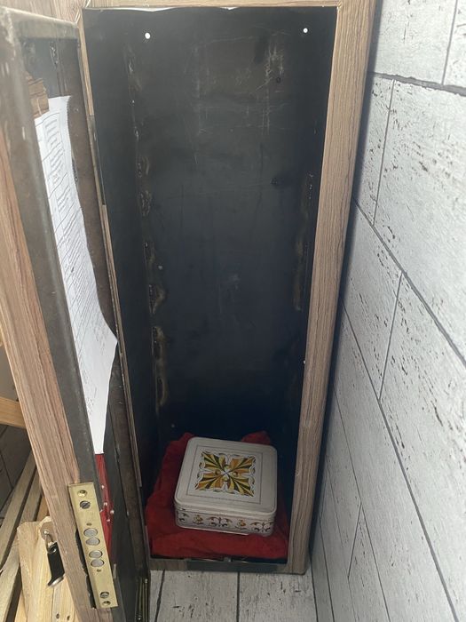 Продам сейф железный