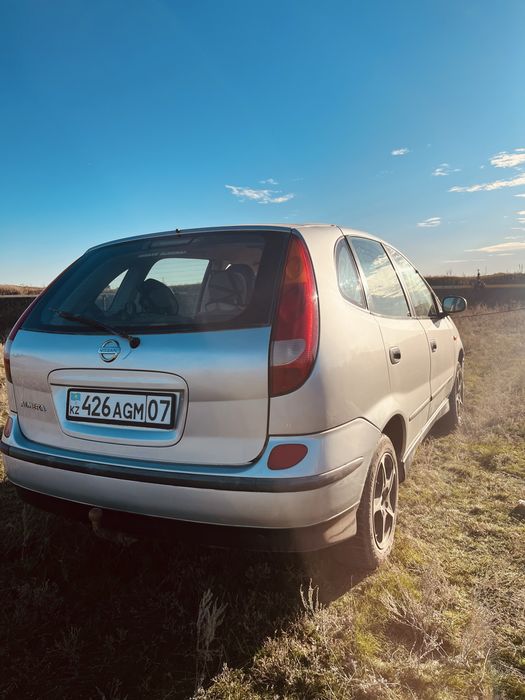 Nissan Almera Tino