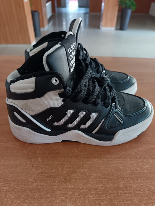Vind adidași,marca Adidas,originali nr  36 ,in stare perfecta.