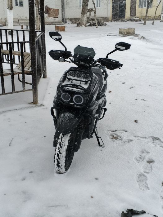 Бензиновый скутер танк