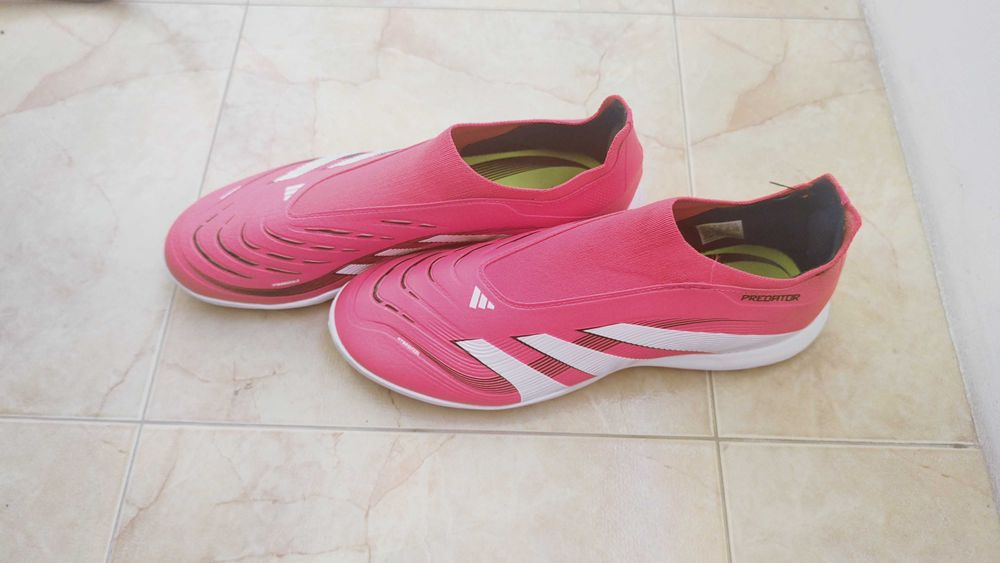 Adidas Predator за изкуствен терен