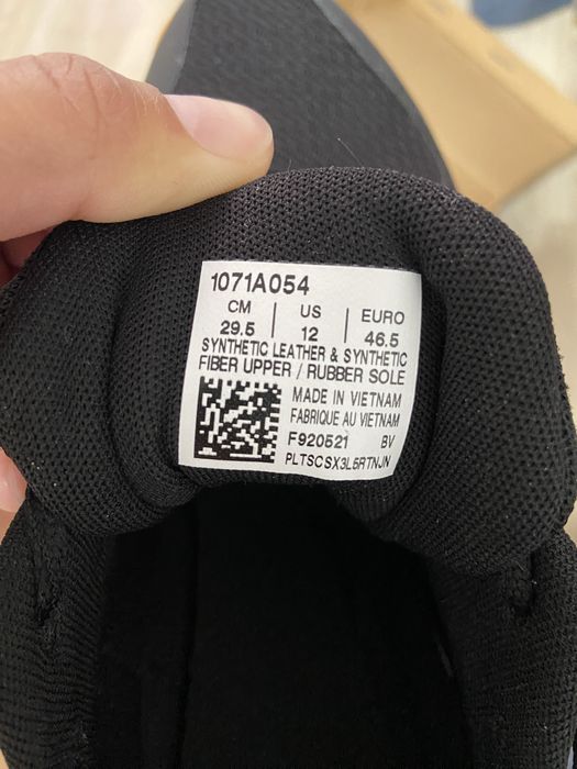 Продам новые кроссовки ASICS GEL-ROCKET 10
