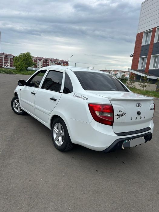 Продам гранту  куплена бипект авто