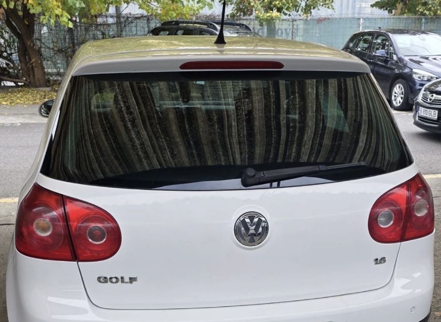 Vand capota portbagaj / haion / hayon Volkswagen Golf 5 / alb