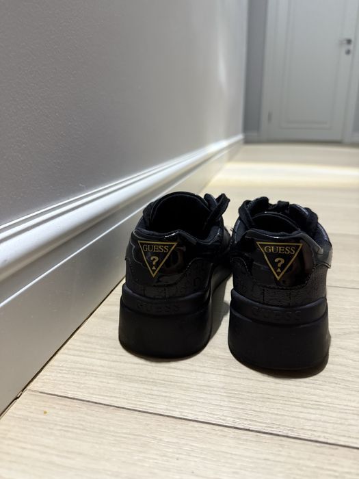 Продам кеды Guess