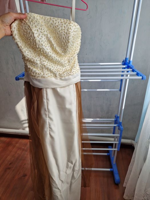 Продам платья вечерние