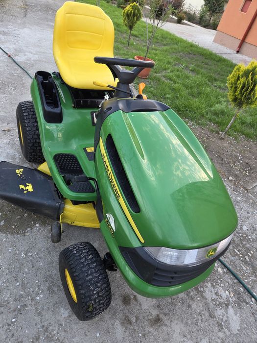 Vând tractoraș john deere