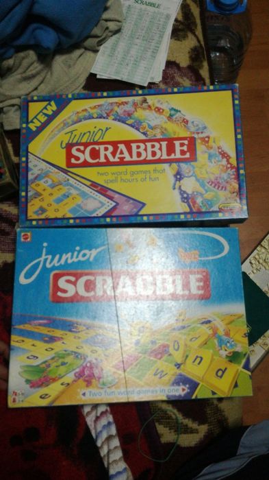 Joc Scrabble original cu tabla de joc din carton dur,complet in romana