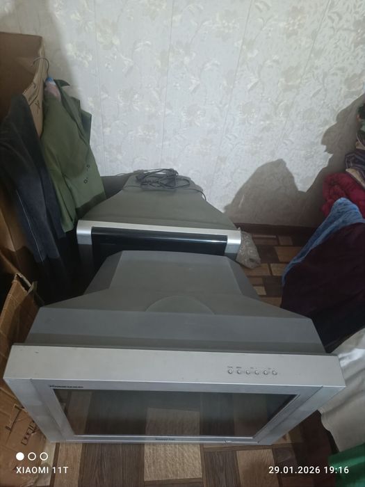 Televizor sotiladi 2 ta