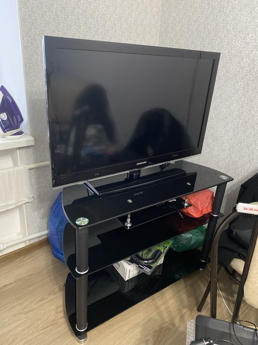 Продам телевизор самсунг с подставкой
