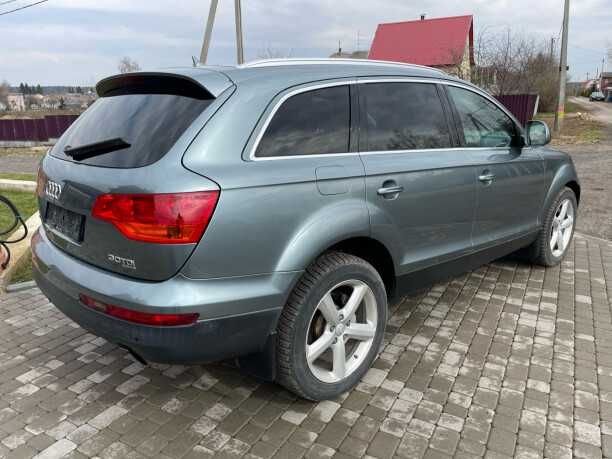 Продам автомобиль audi q7