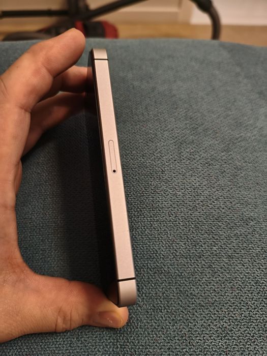 iPhone  5 SE, 32 Gb идеальное состояние