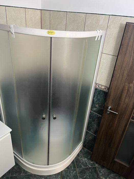 Cabina de dus cu cada