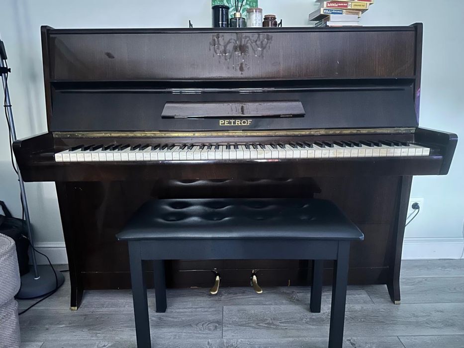 Продам фортепиано  Petrof