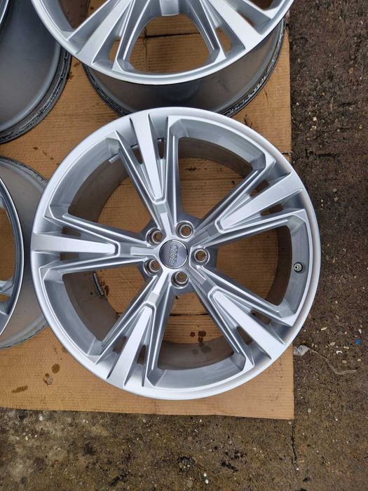 Audi Q8 R21 4M8 601 025 H
4 броя оригинални джанти