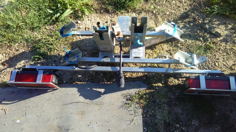 Suport pentru biciclete pe cirlig