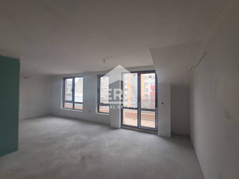 Продава се Четиристаен апартамент в Варна, Лятно кино Тракия - 148 кв.м за 1051 €/кв.м - Снимка #4