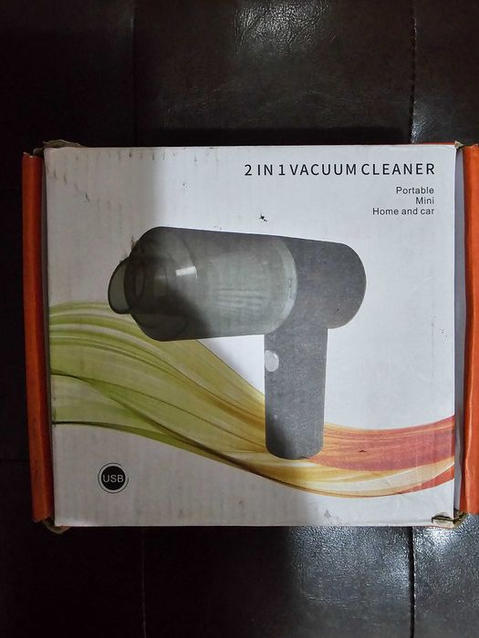 Aspirator auto portabil, mic, cu alimentare prin USB