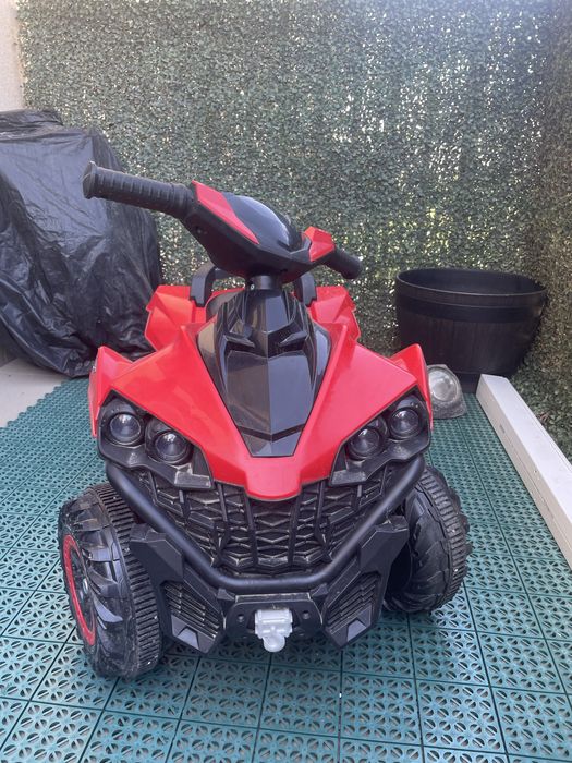Mini ATV copii de culoare rosie, cu sunete si lumini, ca nou