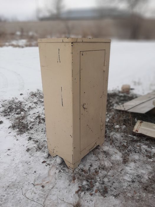 Продам сейф металлический