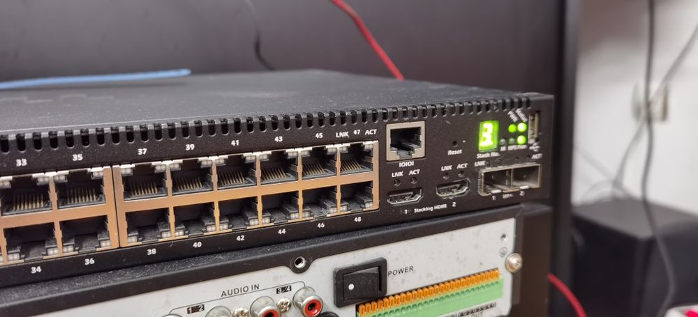 Switch DELL Power Connect 5548 - impecabil - Gigabit - SFP 10Gb