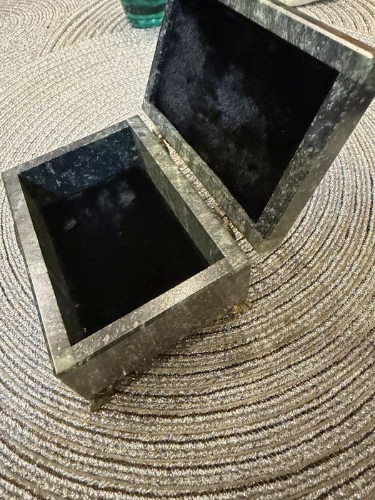 Шкатулка малахитовая