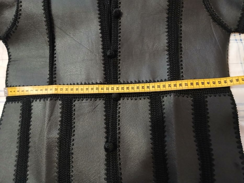 Haina din piele naturală  foarte frumoasă