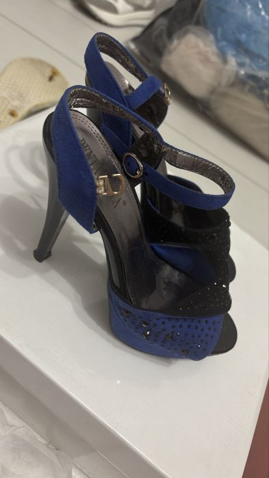 Две пары туфель по символической цене